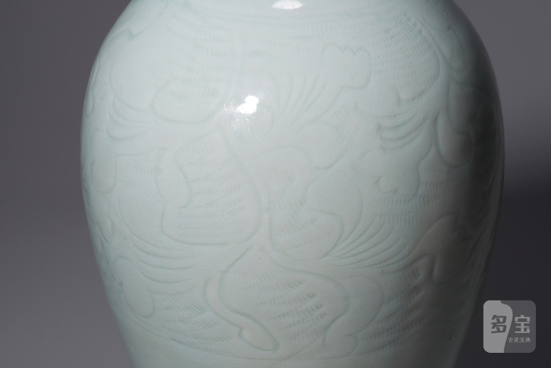 明代 青白釉暗刻莲花纹梅瓶 - 图6